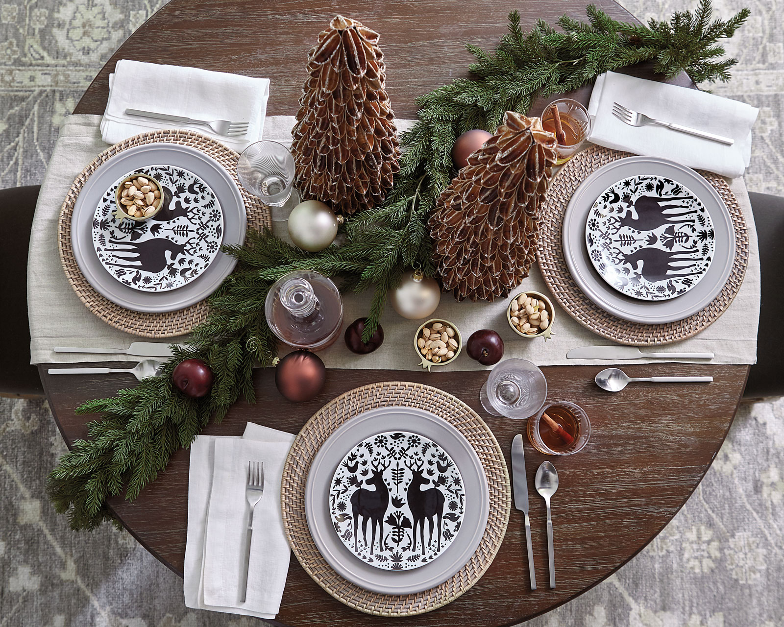 7 printable place cards for your christmas table - how to decorate